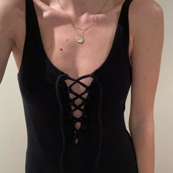 Bundle of Aritzia Bodysuits / tops - Picture 10 of 13